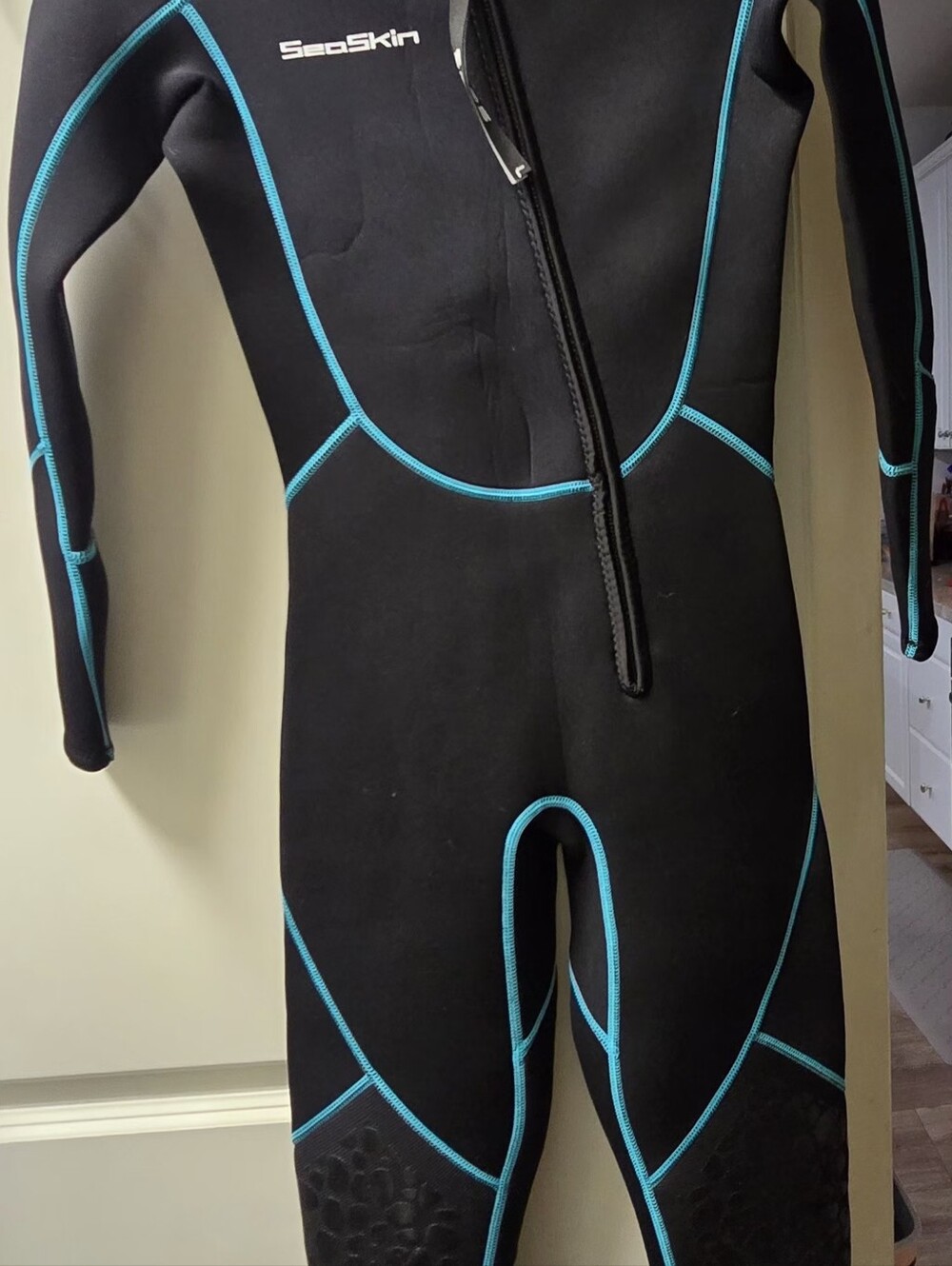 Title: SeaSkin Full Body Wetsuit Size XS Black Aqua Front Zip Reinforced Knees